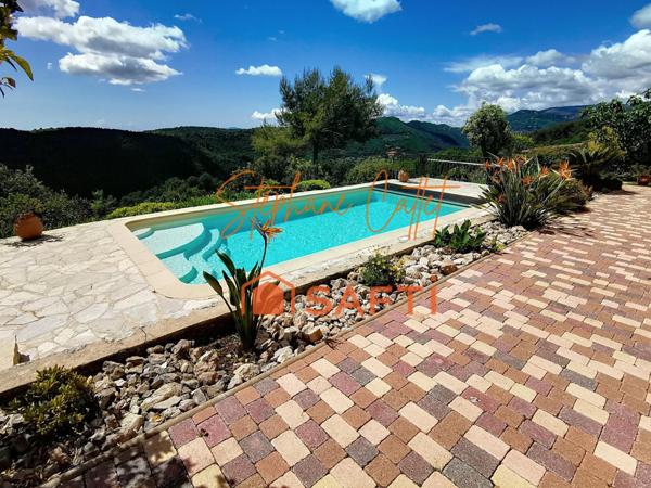 Magnifique villa avec vue panoramique et aperçu mer