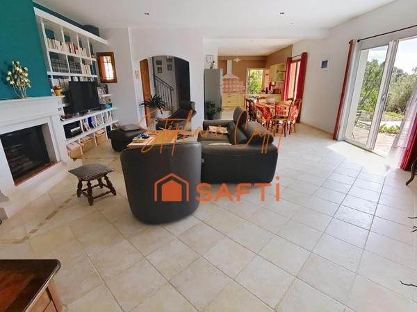 Magnifique villa avec vue panoramique et aperçu mer