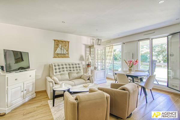 Versailles Ermitage Appartement 3 pièces 78 M² carrez situé au 1er étage avec ascenseur, balcon / terrasse plein sud, 1 place de parking en sous-sol et une cave €670 000 ** - Référence 25416