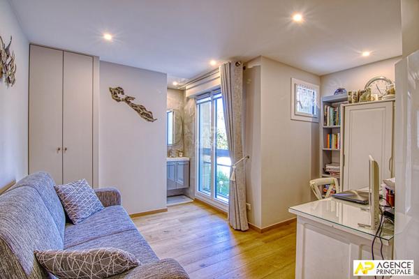 Versailles Ermitage Appartement 3 pièces 78 M² carrez situé au 1er étage avec ascenseur, balcon / terrasse plein sud, 1 place de parking en sous-sol et une cave €670 000 ** - Référence 25416