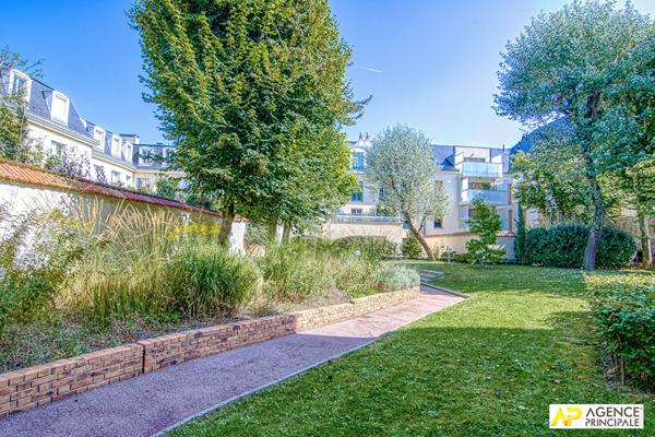 Versailles Ermitage Appartement 3 pièces 78 M² carrez situé au 1er étage avec ascenseur, balcon / terrasse plein sud, 1 place de parking en sous-sol et une cave €670 000 ** - Référence 25416