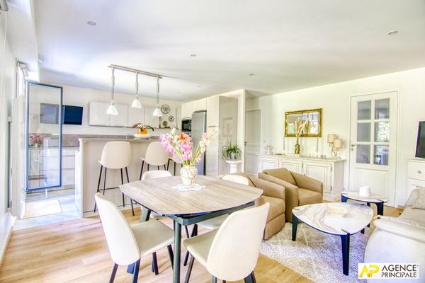 Versailles Ermitage Appartement 3 pièces 78 M² carrez situé au 1er étage avec ascenseur, balcon / terrasse plein sud, 1 place de parking en sous-sol et une cave €670 000 ** - Référence 25416