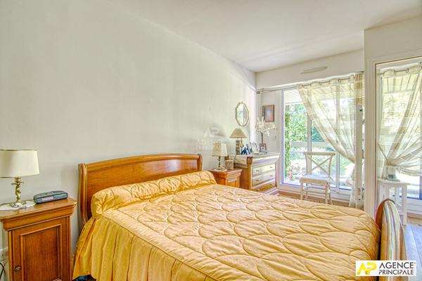 Versailles Ermitage Appartement 3 pièces 78 M² carrez situé au 1er étage avec ascenseur, balcon / terrasse plein sud, 1 place de parking en sous-sol et une cave €670 000 ** - Référence 25416