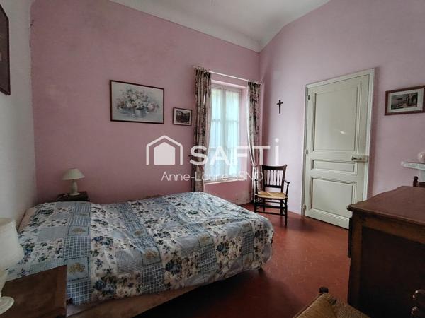 VILLA AVEC PISCINE PROCHE CENTRE VILLE AVEC GRAND TERRAIN