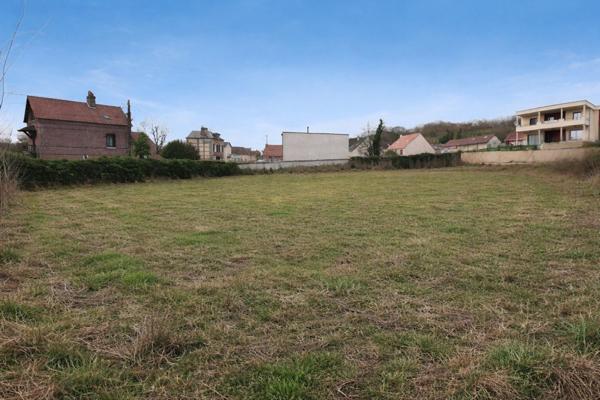 Terrain viabilisé 1106 M² aux alentours de Oissel
