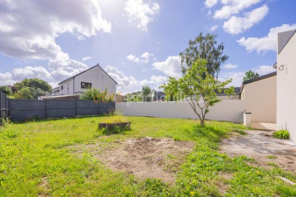 Vente
                Maison100,4 m² - 5 Pièces -
                    LA CHAPELLE SUR ERDRE (44240)