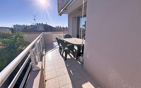 Appartement à vendre    3 pièces • 70,46 m2 Saint-Raphaël