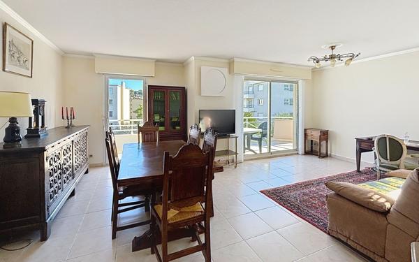 Appartement à vendre    3 pièces • 70,46 m2 Saint-Raphaël