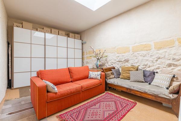 Maison en pierre avec piscine et dépendance