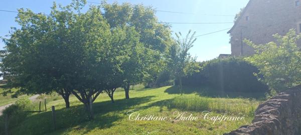 Entre Charolles et Paray le Monial , Maison en pierres de 165 m², avec potentiel de développement, sur terrain de près de 7 000 m²