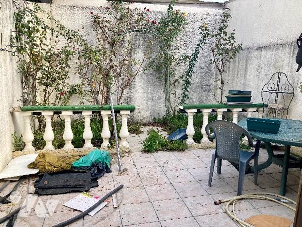 SAINT-QUENTIN, MAISON DE VILLE AVEC GRANDE COUR