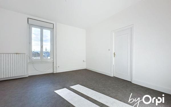 Maison à vendre    4 pièces • 90,30 m2 Saint-Éloy-les-Mines