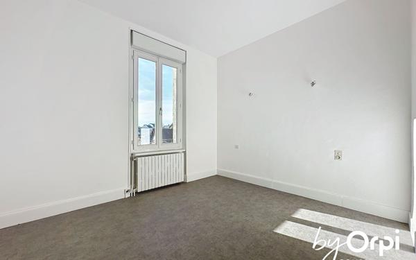 Maison à vendre    4 pièces • 90,30 m2 Saint-Éloy-les-Mines