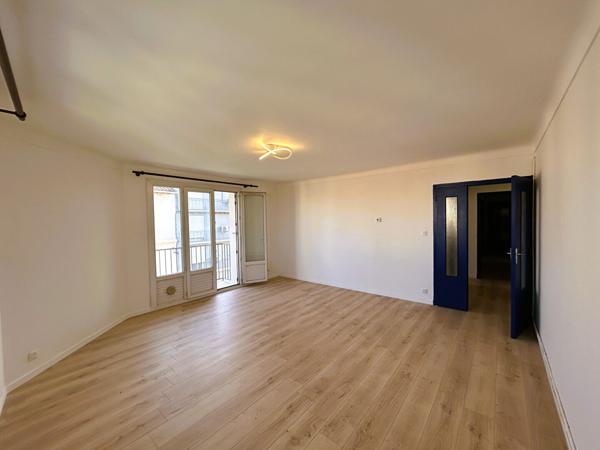 location bel appartement Perpignan 3 pièce(s) 70.31 m2 avec balcon et grenier secteur Torcatis
