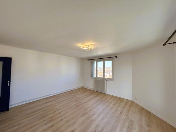 location bel appartement Perpignan 3 pièce(s) 70.31 m2 avec balcon et grenier secteur Torcatis
