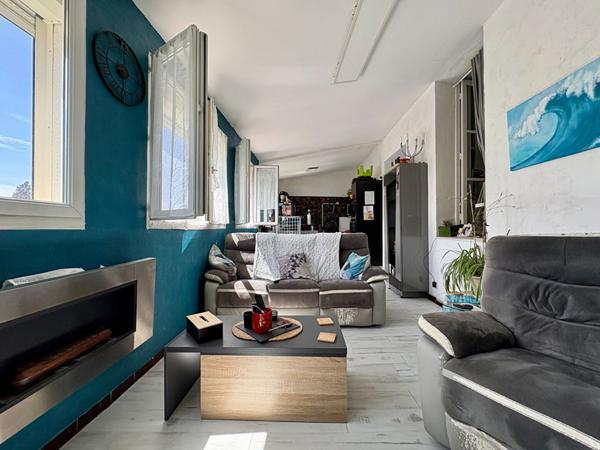 Traversant et lumineux ? Appartement T3/4 87 m2 avec grand séjour et potentiel rare à Trets