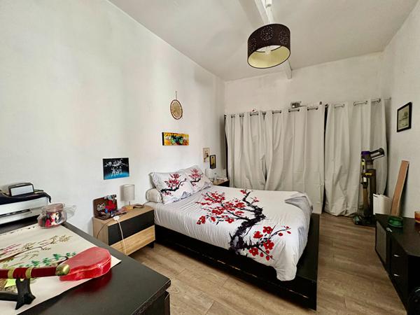 Traversant et lumineux ? Appartement T3/4 87 m2 avec grand séjour et potentiel rare à Trets