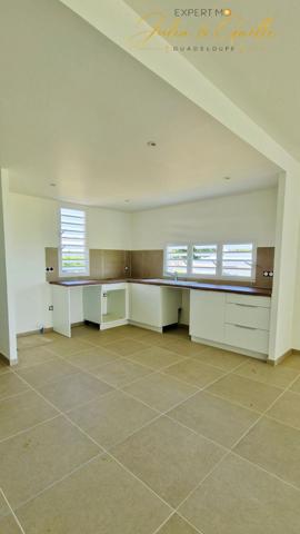 VILLA T5 NEUVE À GOYAVE- VUE MER