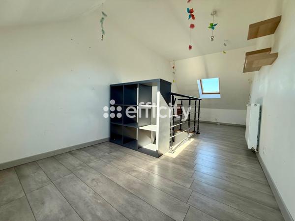Maison
         6 pièces
        - 161 m² Exclusivité 249 000 € *