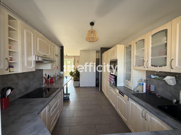 Maison
         6 pièces
        - 161 m² Exclusivité 249 000 € *
