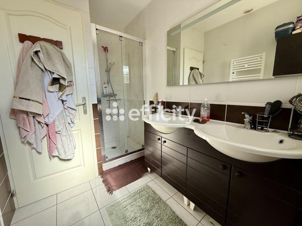 Maison
         6 pièces
        - 161 m² Exclusivité 249 000 € *