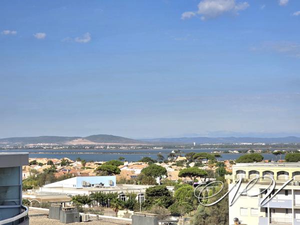 T2 CABINE D'EXCEPTION - ENTIEREMENT RENOVE - VUE LATERALE MER
