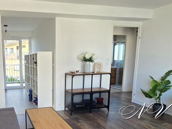 T2 CABINE D'EXCEPTION - ENTIEREMENT RENOVE - VUE LATERALE MER
