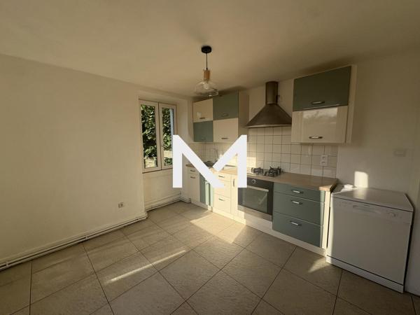 VARCES - CHARMANTE MAISON - 2 CHAMBRES - JOLI JARDIN | Premium Immobilier