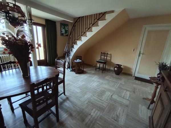 Maison
                                                                                                                                                                                                                                                                                                                        6 pièce(s)                                                                                                                                                                                                          3 chambre(s)                                                                                                                                                                                                          141  m²