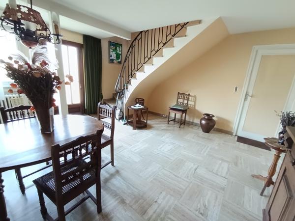 Maison
                                                                                                                                                                                                                                                                                                                        6 pièce(s)                                                                                                                                                                                                          3 chambre(s)                                                                                                                                                                                                          141  m²