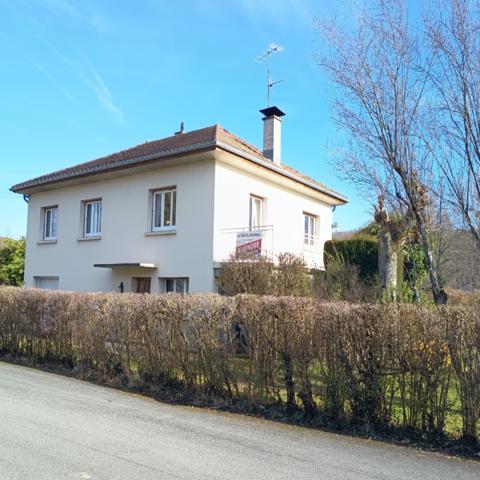 Maison
                                                                                                                                                                                                                                                                                                                        6 pièce(s)                                                                                                                                                                                                          3 chambre(s)                                                                                                                                                                                                          141  m²