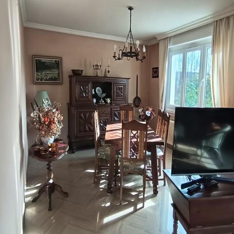 Maison
                                                                                                                                                                                                                                                                                                                        6 pièce(s)                                                                                                                                                                                                          3 chambre(s)                                                                                                                                                                                                          141  m²