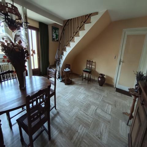 Maison
                                                                                                                                                                                                                                                                                                                        6 pièce(s)                                                                                                                                                                                                          3 chambre(s)                                                                                                                                                                                                          141  m²