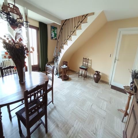 Maison
                                                                                                                                                                                                                                                                                                                        6 pièce(s)                                                                                                                                                                                                          3 chambre(s)                                                                                                                                                                                                          141  m²