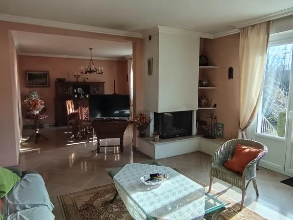 Maison
                                                                                                                                                                                                                                                                                                                        6 pièce(s)                                                                                                                                                                                                          3 chambre(s)                                                                                                                                                                                                          141  m²