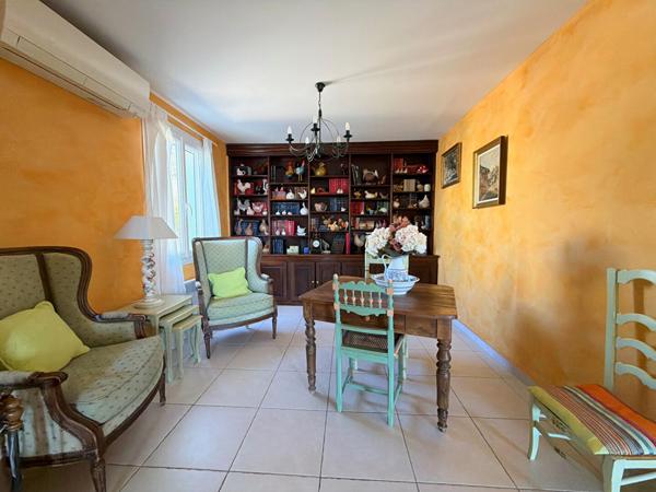 À VENDRE  84530 VILLELAURE MAISON PLAIN-PIED TYPE 6 PIECES D'ENVIRON 170M² AVEC GARAGE, JARDIN ET PISCINE
