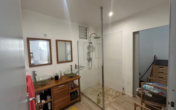 Maison à vendre    4 pièces •  Saint-François