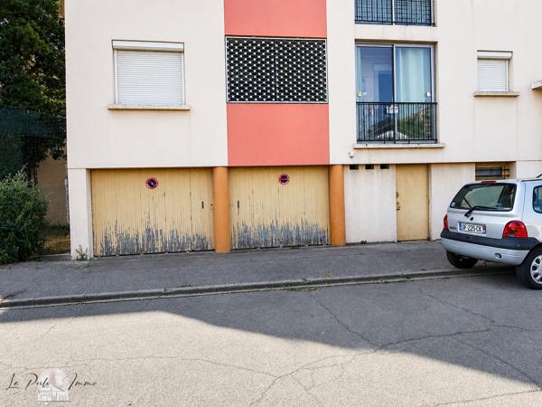 T3 de 75 m² • 2 LOGGIAS • TERRASSE • 2 GARAGES • 1 PARKING • 1 CAVE Un appartement lumineux et entièrement rénové, offrant de beaux volumes et des prestations rares à proximité du centre-ville