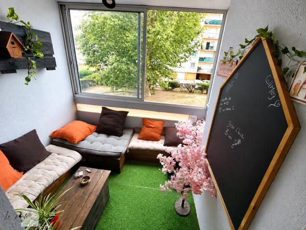 T3 de 75 m² • 2 LOGGIAS • TERRASSE • 2 GARAGES • 1 PARKING • 1 CAVE Un appartement lumineux et entièrement rénové, offrant de beaux volumes et des prestations rares à proximité du centre-ville