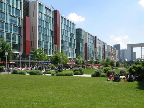 Nanterre (92000) Nanterre Préfecture La Défense Parc 4 pièces + 2 balcons + box fermé 451 500 €