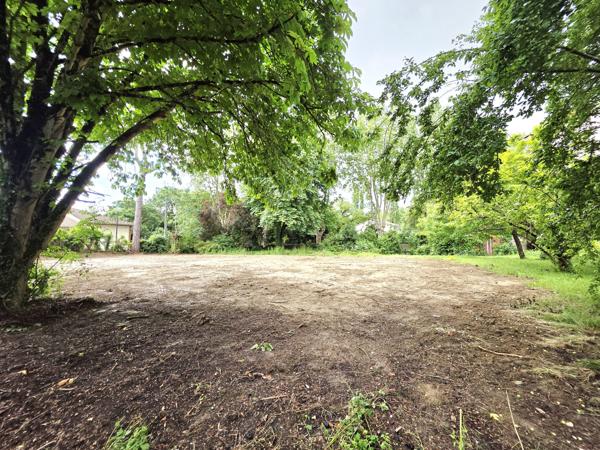 Terrain Constructible en vente à Menville