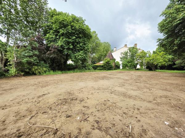 Terrain Constructible en vente à Menville
