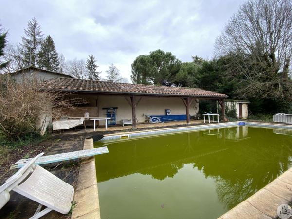 Grange en pierre avec jardin et ancienne piscine