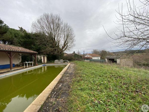 Grange en pierre avec jardin et ancienne piscine