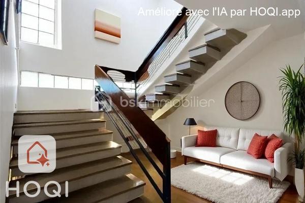 Découvrez cette splendide maison d'architecte de 300 m², nichée dans un quartier résidentiel de Bourg-en-Bresse, offrant une sérénité incomparable avec son terrain de 2000 m² arboré  sans vis-à-vis. Lieu idéal pour une vie de famille paisible, à proximité des commodités.

Cette propriété unique, au charme indéniable, se compose de 8 pièces sur 2 niveaux, incluant 4 chambres spacieuses, 1 salle de bain et 1 salle d'eau, un séjour de 50M2, une cuisine fonctionnelle avec possibilité d'ouverture sur le séjour. WC séparés disponibles pour votre confort.

 Bien qu'un rafraîchissement soit à considérer, les matériaux de construction de très grande qualité garantissent confort et isolation. 

L'extérieur offre une grande terrasse orientée Est, une piscine pour les moments de détente, et une vue dégagée sur la nature environnante. Pour le stationnement, bénéficiez de 3 parkings et 3 boxes sécurisés.

Pour votre tranquillité d’esprit, la maison est équipée d'un système d'alarme.

À proximité, écoles, commerces et services facilitent votre quotidien. Taxe foncière : 3 288 €. Ne manquez pas ce bien rare et coup de cœur, présenté par Françoise Arbant.