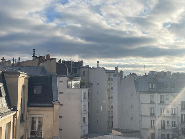 PARIS 17è Métro Argentine ou Maillot Studio avec mezzanine 39.45m2