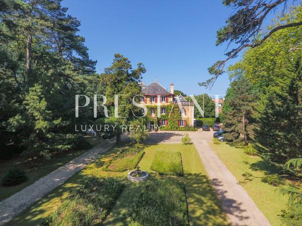 Villa historique avec piscine et grand parc arboré – Parc d’Hiver, BIARRITZ