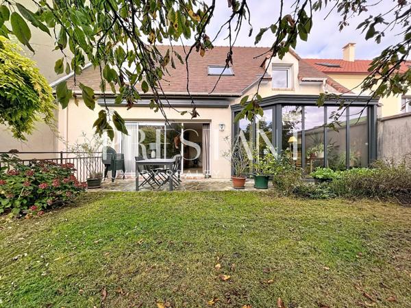 Quartier Rueil – maison d’architecte de 201 m² carrez – 5 chambres avec jardin, véranda et sous-sol total, LE CHESNAY