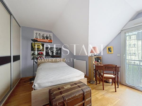 Quartier Rueil – maison d’architecte de 201 m² carrez – 5 chambres avec jardin, véranda et sous-sol total, LE CHESNAY
