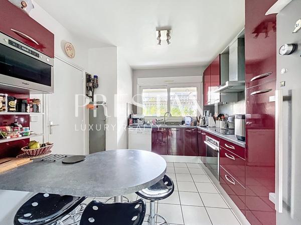 Quartier Rueil – maison d’architecte de 201 m² carrez – 5 chambres avec jardin, véranda et sous-sol total, LE CHESNAY
